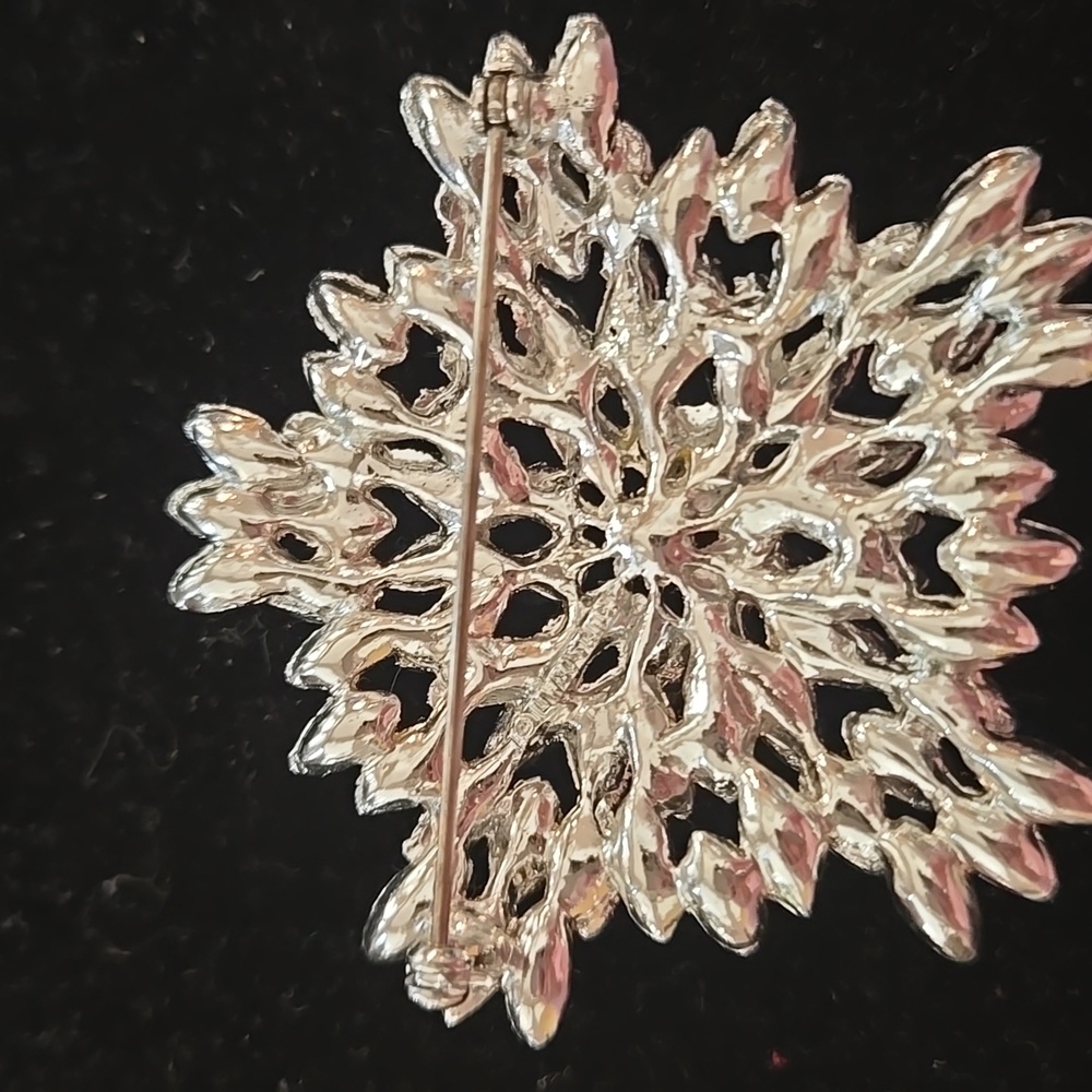 Green Floral Brooch - Picture 4 of 5